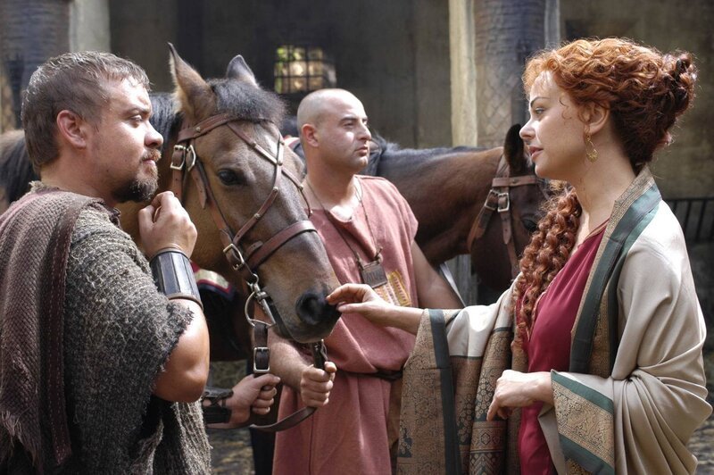 Atia (Polly Walker) ist froh, dass Timon (Lee Boardman, li.) ihren Sohn Octavius sicher nach Rom zur¸ckgebracht hat. Foto: © 2005 HOME BOX OFFICE, INC. ALL RIGHTS RESERVED: HBO Æ – Bild: Sky Atlantic
