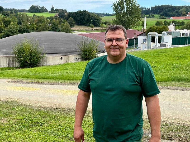 Klaus Jekle heizt ein Dorf mit seiner Biogasanlage. – Bild: Christian Meckel / BR / BR/Christian Meckel Klaus Jekle heizt ein Dorf mit seiner Biogasanlage. – Bild: Christian Meckel / BR / BR/Christian Meckel
