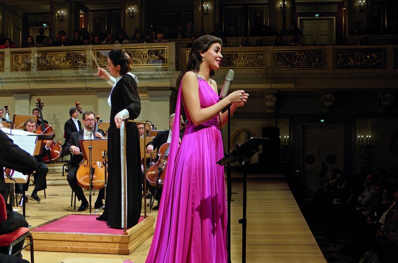 Unterwegs nach Ägypten – Bild: Martin Baer /​ Fatma Said (re.) und das Konzerthausorchester Berlin, geleitet von Alondra de la Parra (li.)