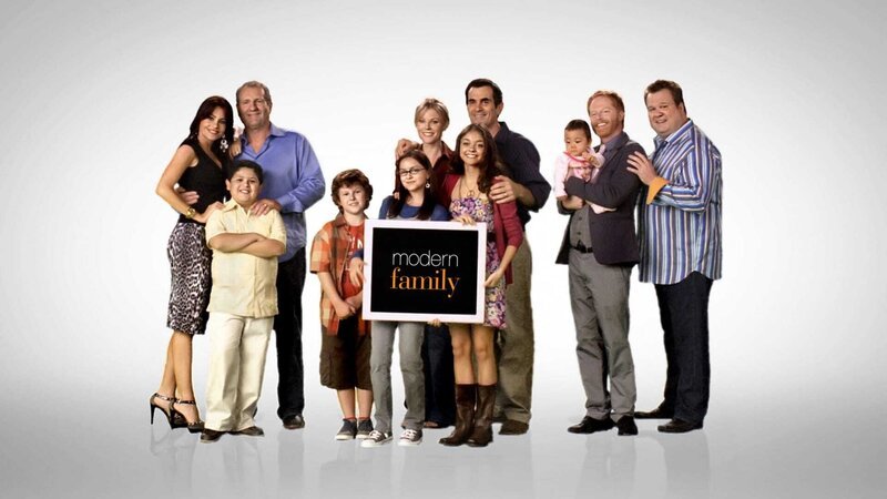 (v.li.) Gloria (Sofia Vergara), Manny (Rico Rodriguez), Jay (Ed O’Neill), Luke (Nolan Gould), Alex (Ariel Winter), Claire (Julie Bowen), Haley (Sarah Hyland), Phil (Ty Burrell), Mitchell (Jesse Tyler Ferguson), Cameron (Eric Stonestreet) – Bild: Comedy Central