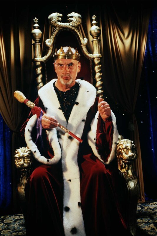 Im Traum sieht sich Peter (Peter Lustig) schon als Kartoffelkönig. Doch wer sich um dieses hohe Amt bewirbt, muss einiges über die Kartoffel wissen. – Bild: ZDF und Christiane  Pausch.