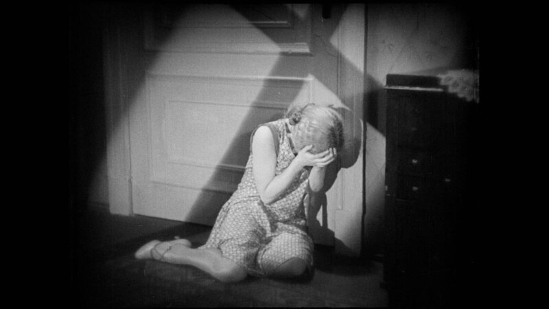 Still aus dem Sozialdrama „Mädchen am Kreuz“ (1929). – Bild: ORF/​KGP Filmproduktion