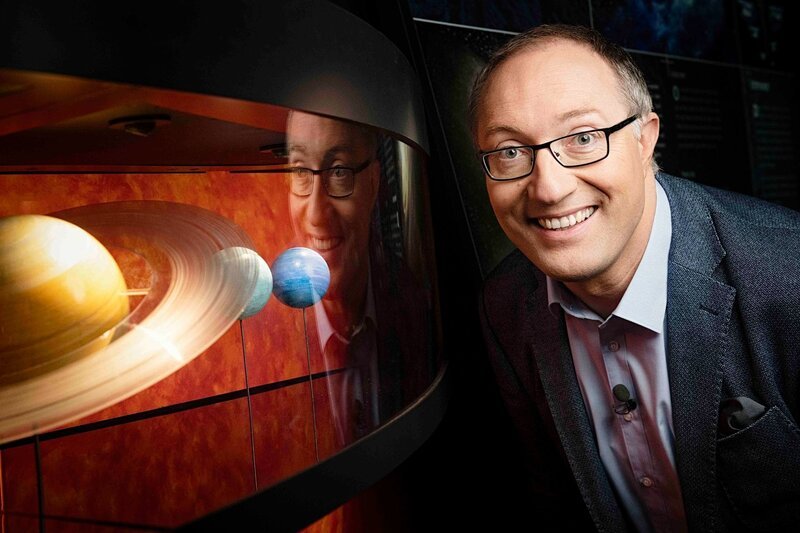 Moderator Gernot Grömer – Bild: ServusTV/​Markus Berger
