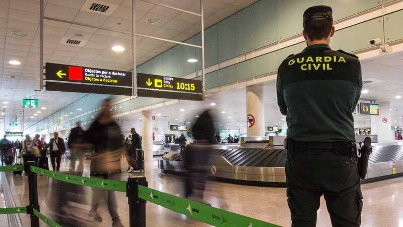 The daily life of the security and customs services at the Spanish borders. – Bild: Discovery Communications, LLC