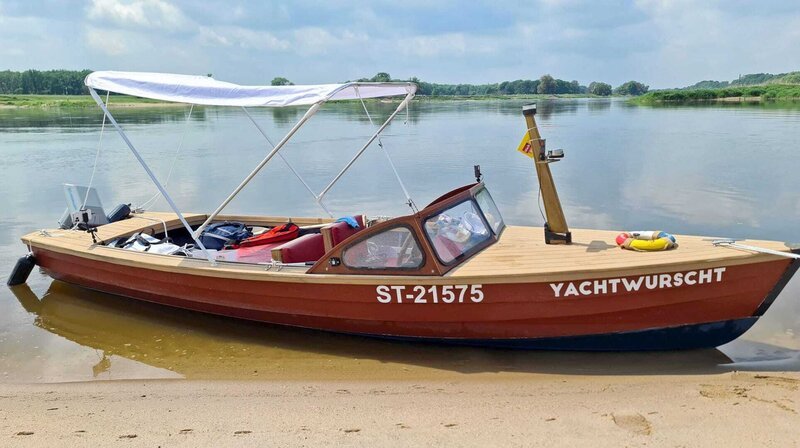 Die Yachtwurscht an der Elbe. – Bild: MDR