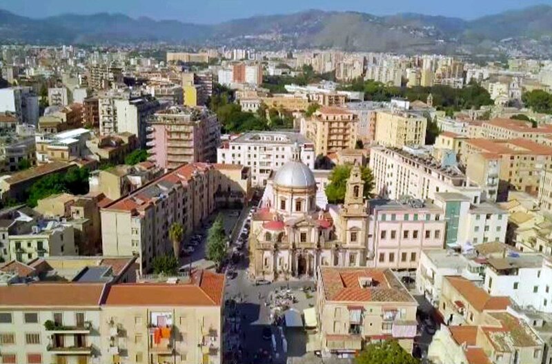 Nachdem die aristokratischen Palazzi und das verlassene historische Zentrum der Stadt Palermo durch den Einfluss der Mafia verfallen sind, werden sie heute saniert. – Bild: 2018/Rai Com/ARTE / Nachdem die aristokratischen Palazzi und das verlassene historische Zentrum der Stadt Palermo durch den Einfluss der Mafia verfallen sind, werden sie heute saniert. Nachdem die aristokratischen Palazzi und das verlassene historische Zentrum der Stadt Palermo durch den Einfluss der Mafia verfallen sind, werden sie heute saniert. – Bild: 2018/Rai Com/ARTE / Nachdem die aristokratischen Palazzi und das verlassene historische Zentrum der Stadt Palermo durch den Einfluss der Mafia verfallen sind, werden sie heute saniert.
