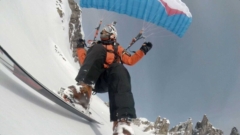 In Alaska laden die erhabenen Gipfel zum Speedriding ein. Drei Extrem-Sportler, angeführt von Jon DeVore, hinterlassen ihre Spuren auf Pisten, die noch nie ein Mensch befahren hat … – Bild: Planet TV