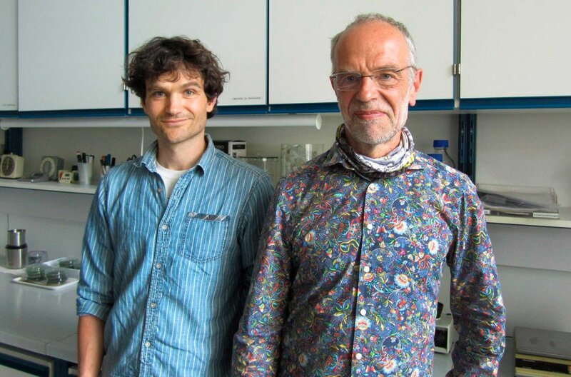 Von links: Björn Helm und Reinhard Örtl von der Technischen Universität Dresden. Weiteres Bildmaterial finden Sie unter www.br-foto.de. – Bild: BR/​Christian Gramstadt