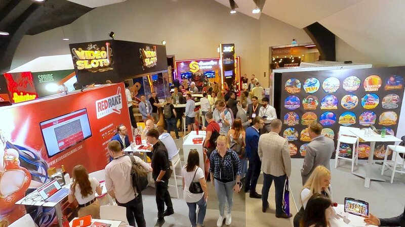 Die Branche trifft sich jedes Jahr auf dem „CasinoBeatsSummit“ in Malta, dem Zentrum des europäischen Online-Glücksspiels. – Bild: ZDF und Jürgen Staiger.