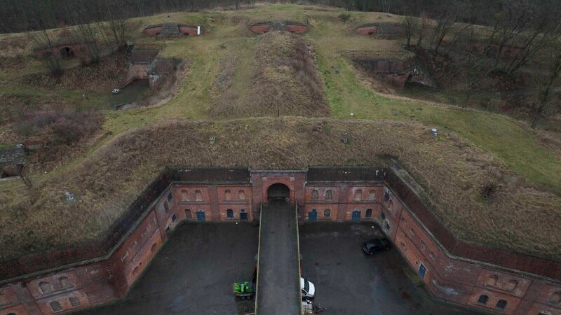 Fort VI (Tietzen), eine der zahlreichen Befestigungsanlagen in der Stadt Posen (Pozna?). (National Geographic) – Bild: National Geographic /​ National Geographic
