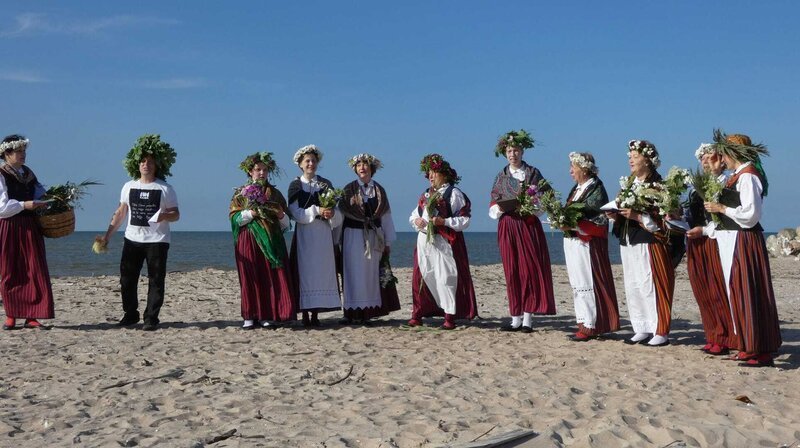 Mittsommerwende am Kap Kolka. – Bild: ZDF und MDR/​B-Picture/​K. Valtere.