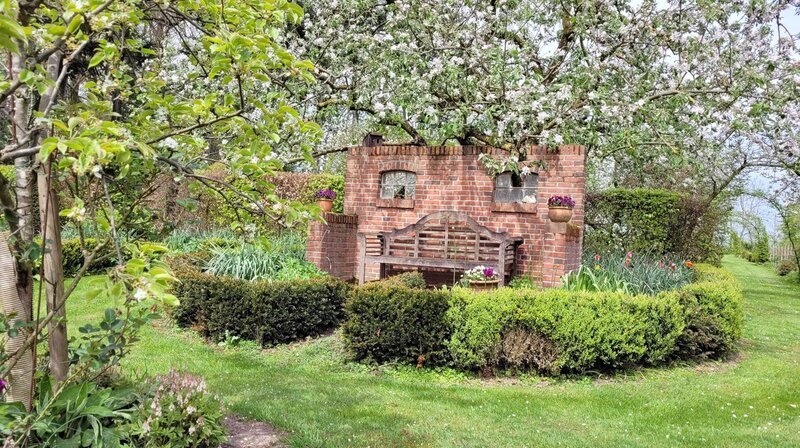 Das Ziel vieler Gartenbesitzer: Schöne Gärten in trockenen Zeiten. (Weitere Bilder auf Anfrage) – Bild: NDR/video:arthouse Das Ziel vieler Gartenbesitzer: Schöne Gärten in trockenen Zeiten. (Weitere Bilder auf Anfrage) – Bild: NDR/video:arthouse