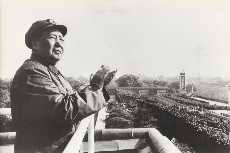 Mao bei einer Massenveranstaltung. – Bild: SPIEGEL TV