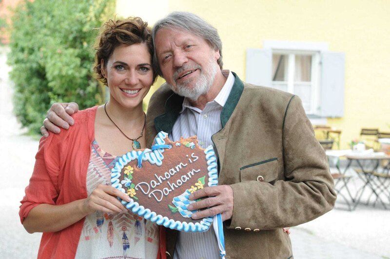 Katrin Lux (Rolle: Fanny Lechner) und Helmut Berger (Rolle: Hans Lechner). – Bild: BR/​marco orlando pichler /​ Marco Orlando Pichler