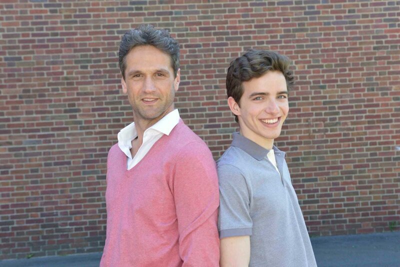 Martin Ahrens (Oliver Franck, l.) und Luis Ahrens (Maximilian Braun) – Bild: RTL Passion
