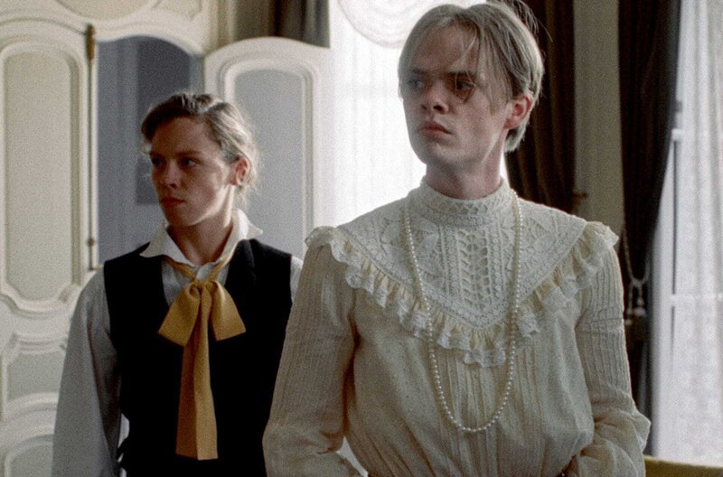 Die Zwillinge Emil (Alexander Schuster, re.) und Klara (Lilja van der Zwaag, li.) sind schockiert über Hermanns Reaktion. – Bild: SWR/Filmakademie Baden-Württemberg / Die Zwillinge Emil (Alexander Schuster, re.) und Klara (Lilja van der Zwaag, li.) sind schockiert über Hermanns Reaktion. Die Zwillinge Emil (Alexander Schuster, re.) und Klara (Lilja van der Zwaag, li.) sind schockiert über Hermanns Reaktion. – Bild: SWR/Filmakademie Baden-Württemberg / Die Zwillinge Emil (Alexander Schuster, re.) und Klara (Lilja van der Zwaag, li.) sind schockiert über Hermanns Reaktion.