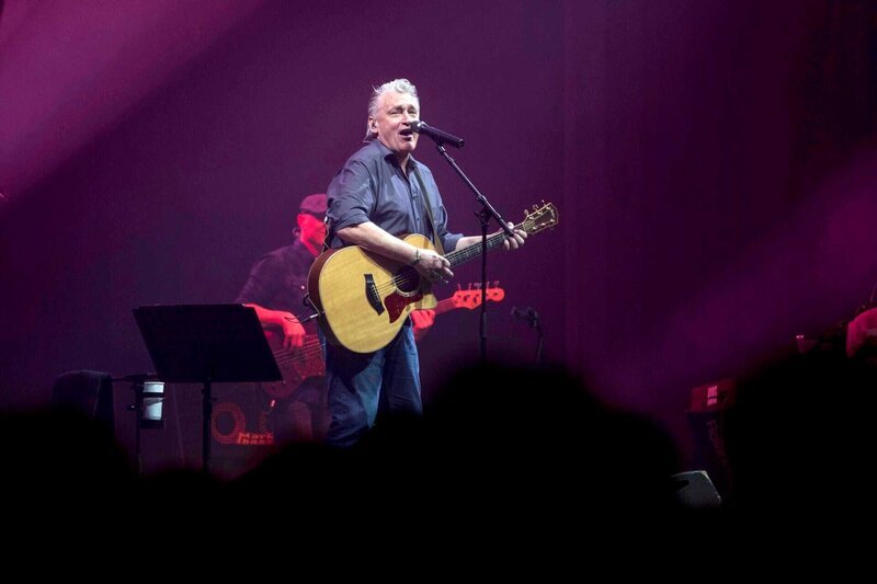 Rainhard Fendrich im Zuge der „FENDRICH live – SCHWARZODERWEISS“ Tour 2017 in der Olympiahalle Muenchen am Samstag, 18.02.2017.   – Bild: ServusTV /​ Daniel Grund/​ServusTV /​ Daniel Grund/​