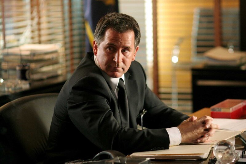 Das Verschwinden von Wendy, einer jungen Koreanerin, bereitet Jack (Anthony LaPaglia) Kopfzerbrechen … – Bild: Warner Bros