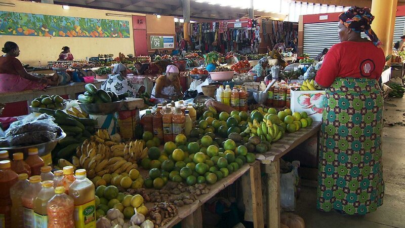 Markt in Mamoudzou. – Bild: ZDF und SR Markt in Mamoudzou. – Bild: ZDF und SR