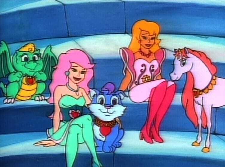 Prinzessin Starla ihre Freundinnen Fallon und Tamara sollen das magische Land von Avalon vor bösen Mächten schützen. Doch die böse Hexe Lady Kale will die Kronjuwelen besitzen, um die Herrschaft über Avalon zu erlangen. – Bild: Fix&Foxi