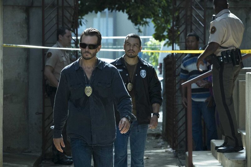 CAST: Ryan Kwanten as Steve Hammond, Joseph Julian Soria as Ramos. – Bild: 2018 Sony Pictures Television Inc. All Rights Reserved. Steve Dietl /​ Steve Dietl/​Crackle