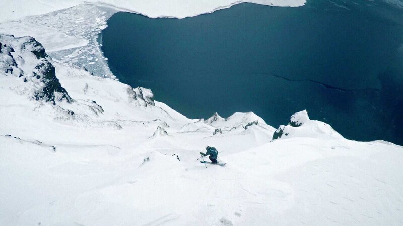 Freies Skifahren auf Onekotan. – Bild: Bergblick