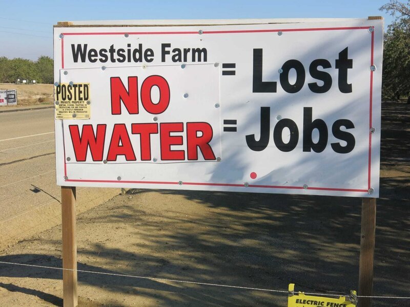 California farms sign. – Bild: Discovery Channel /​ Discovery Communications