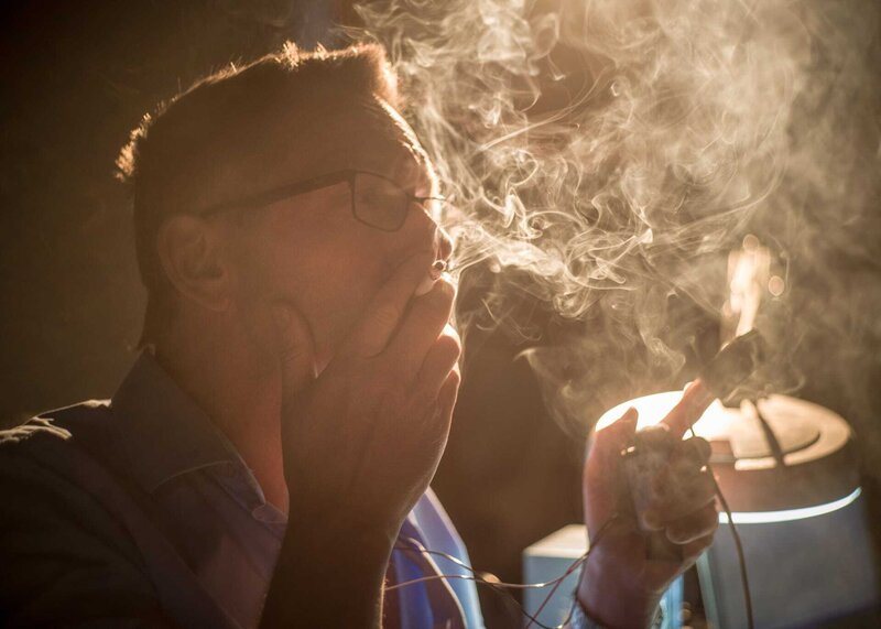 Picture Shows: Michael Mosley smoking – Bild: Copyright BBC 2016
