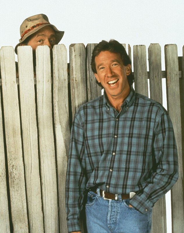 Tim Taylor (Tim Allen, re.) hat in seinem Nachbarn Wilson (Earl Hindman) einen wichtigen Berater, Freund und ‚Psychotherapeuten‘. – Bild: Disney Channel