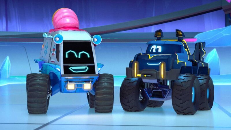 l-r: Snowy, Buff – Bild: Warner Bros. Entertainment Inc. BATWHEELS and all related characters and elements are ™ of © DC