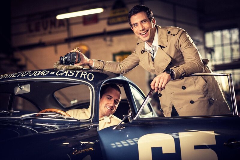 „auto mobil“ Moderator Andreas Jancke (35) und Testfahrer Lance David Arnold (27, l.). – Bild: VOX/​Stephan Pick