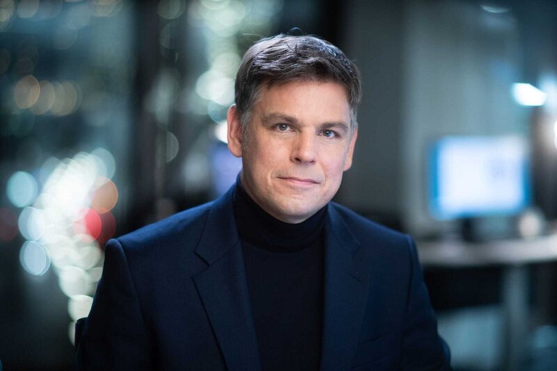Moderator Dr. Claas T. Buschmann von der Charité in Berlin, Oberarzt Rechtsmedizin – Bild: TVNOW /​ Spiegel TV