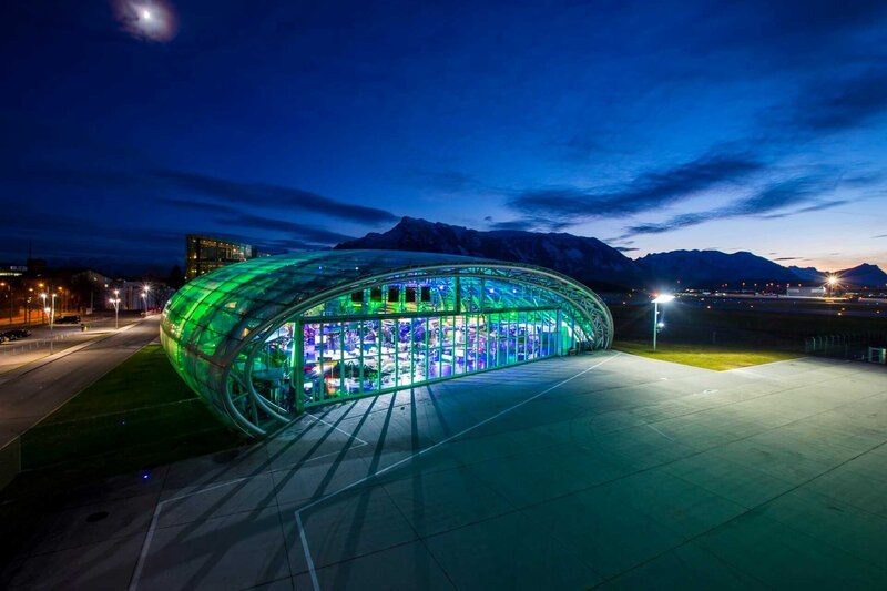 Hangar-7 Architektur Aufnahmen außen – Bild: ServusTV / Neumayr / Christian Leopold/www.neumayr.cc/www.neumayr.cc/Neumayr/Leo/Neumayr/Leo Hangar-7 Architektur Aufnahmen außen – Bild: ServusTV / Neumayr / Christian Leopold/www.neumayr.cc/www.neumayr.cc/Neumayr/Leo/Neumayr/Leo