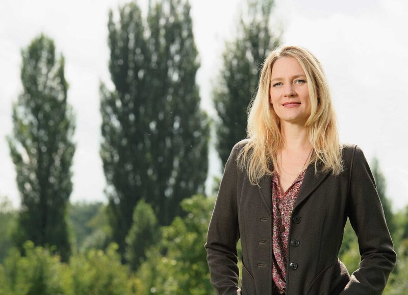 Moderatorin Eva Wannenmacher – Bild: SRF/​Oscar Alessio