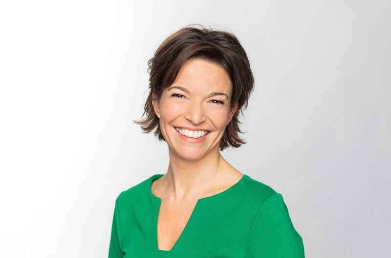 Moderatorin Anna Planken – Bild: WDR/​Annika Fußwinkel