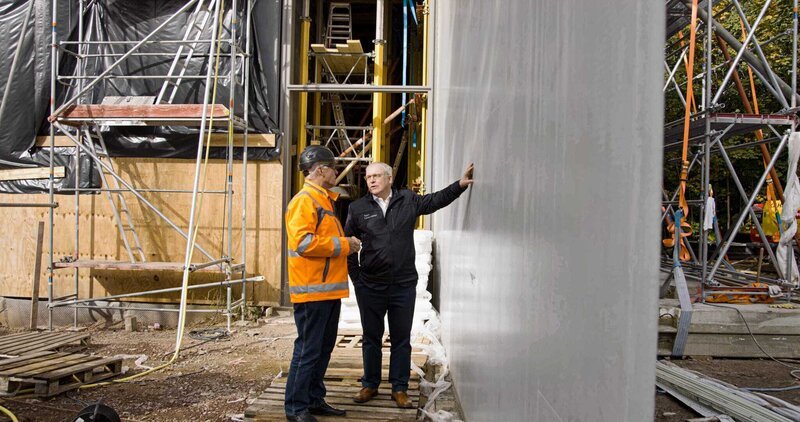 Könnte das Bauen mit Beton künftig deutlich sparsamer machen: Das Modell-Haus „The Cube“ aus Carbon-Beton in Dresden. – Bild: ZDF und Daniel Zenziper.