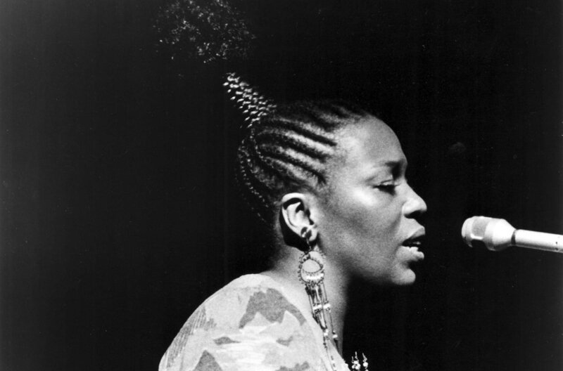 Roberta Flack ist eine bedeutende schwarze Künstlerin der Vereinigten Staaten: In ihrer Musik schenkt sie den People of Color eine Stimme und lässt Träume wahr werden. – Bild: La Lutta Productions /​ © La Lutta Productions