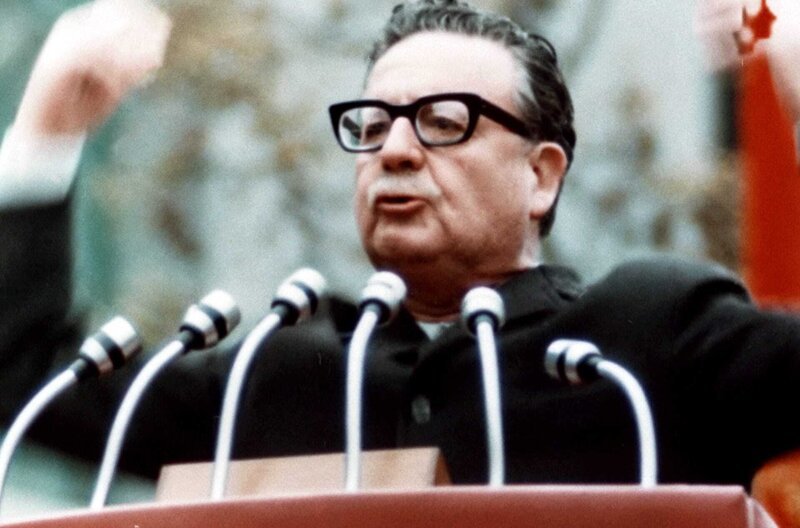 Salvador Allendes Rede über die Verstaatlichung der Kupferminen in Rancagua 1971 – Bild: Gaumont Pathé Archives /​ Salvador Allendes Rede über die Verstaatlichung der Kupferminen in Rancagua 1971
