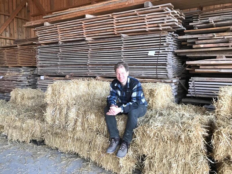 Benedikt Käsberg begleitet den Klosterneubau für das EU-Interreg-Programm „UP-Straw“. – Bild: BR / BR Benedikt Käsberg begleitet den Klosterneubau für das EU-Interreg-Programm „UP-Straw“. – Bild: BR / BR