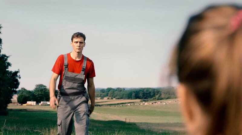 Niemand ist bei den Kälbern – Bild: WDR/​Weydemann Bros. GmbH/​Max Preiss