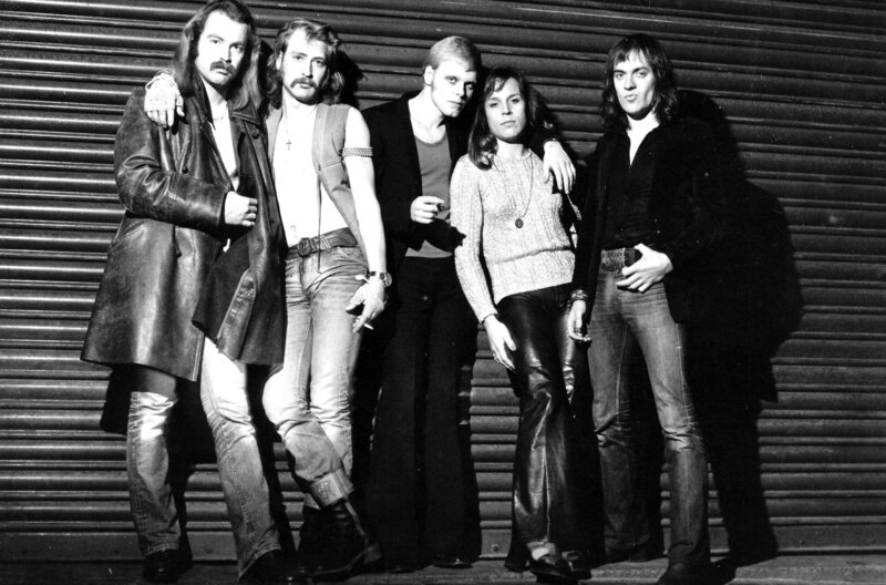 Udo Lindenberg & das Panikorchester: 50 Jahre Rock'n'Roll in der bunten Republik – Bild: Udo Lindenberg Archiv /​ Das erste Bandfoto des Panikorchesters: Gottfried Böttger, Steffi Stephan, Karl Allaut, Judith Hodosi und Udo Lindenberg (v.l.)