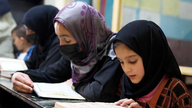 In der Koranschule – Bild: ZDF und Katrin Eigendorf./Katrin Eigendorf In der Koranschule – Bild: ZDF und Katrin Eigendorf./Katrin Eigendorf