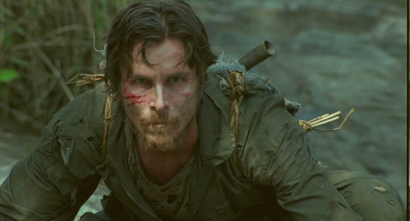 Der Kampfpilot Dieter Dengler (Christian Bale) ist kein normaler Soldat, aber in Gefangenschaft sind alle Menschen gleich … – Bild: Turner /​ © 2006 Top Gun Productions, LLC. All Rights Reserved.