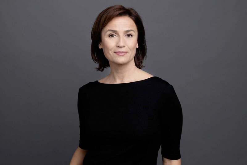 Moderatorin Sandra Maischberger – Bild: WDR/​Peter Rigaud