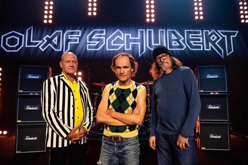 Olaf Schubert mit seinem Bühnenprogramm „Zeit für Rebellen“. Die Verwendung des sendungsbezogenen Materials ist nur mit dem Hinweis und Verlinkung auf RTL+ gestattet.; Olaf Schubert mit seinem Bühnenprogramm „Zeit für Rebellen“. Die Verwendung des sendungsbezogenen Materials ist nur mit dem Hinweis und Verlinkung auf RTL+ gestattet. – Bild: RTL /​ Steffen Z Wolff
