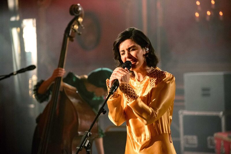 Im Dezember 2020 präsentierte die mehrfach ausgezeichnete georgisch-britische Sängerin Katie Melua im Londoner Ballroom ihr neues „Album No. 8“ in einem Streamingkonzert. – Bild: ZDF und Katie Melua.