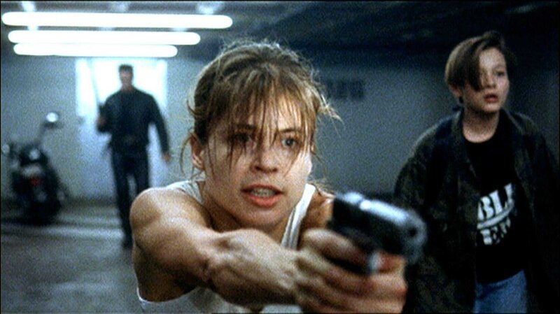Sarah (Linda Hamilton) schießt den Weg für sich und ihren Sohn John (Eward Furlong) freiSarah (Linda Hamilton) schieüt den Weg fĂĽr sich und ihren Sohn John (Eward Furlong) frei – Bild: RTL Zwei Sarah (Linda Hamilton) schießt den Weg für sich und ihren Sohn John (Eward Furlong) freiSarah (Linda Hamilton) schieüt den Weg fĂĽr sich und ihren Sohn John (Eward Furlong) frei – Bild: RTL Zwei