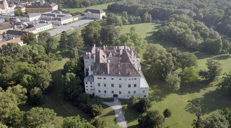 Schloss Laxenburg, Flugaufnahme. – Bild: ORF/​RIHA Film