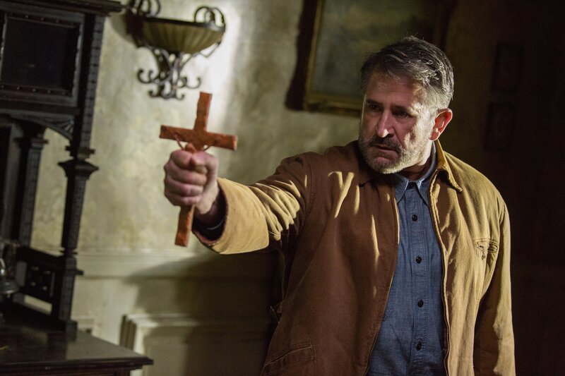 Samuel Mullins (Anthony LaPaglia) – Bild: © 2017 Warner Bros. Entertainment Inc. Samuel Mullins (Anthony LaPaglia) – Bild: © 2017 Warner Bros. Entertainment Inc.