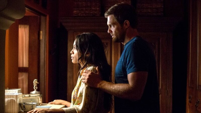 L-R: Julia (Rosario Dawson), David Connover (Geoff Stults). – Bild: 4+